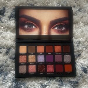 HUDA BEAUTY Desert Dusk Eyeshadow Palette